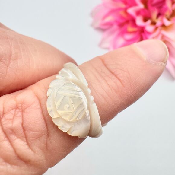 Carved Mother Of Pearl MOP Ring Lot Beachy Tropical Vacation Beach Wedding 4 Pcs - Picture 3 of 13